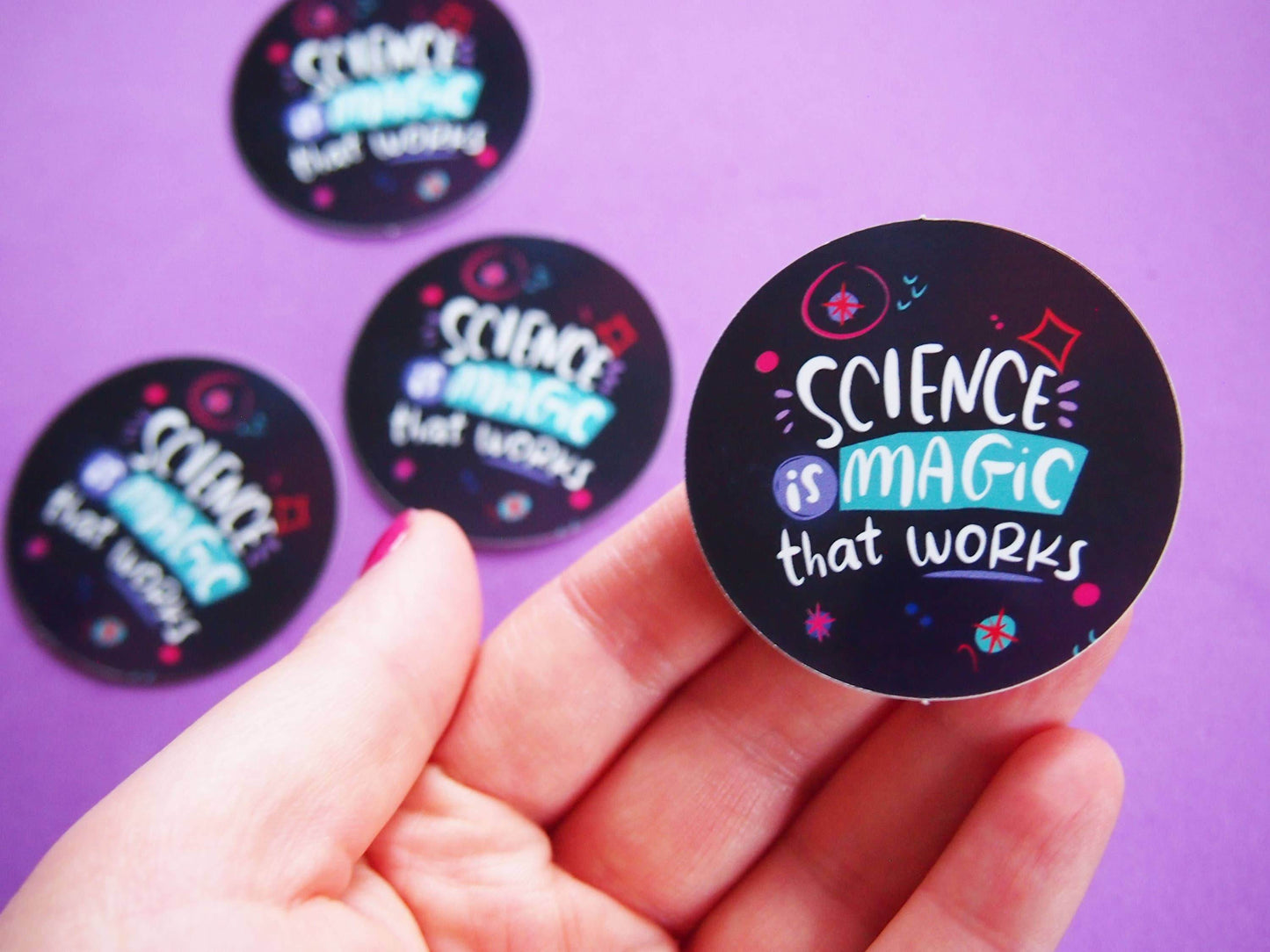 Irene Renon illustrations - Wetenschapsstickers, laptopsticker, wetenschap is magie die werkt - The Dreamer's Bookshop.