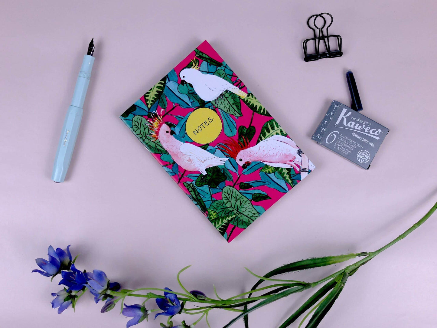 Wonder Of Today - A6 notitieboek voor roze papegaaien - The Dreamer's Bookshop.