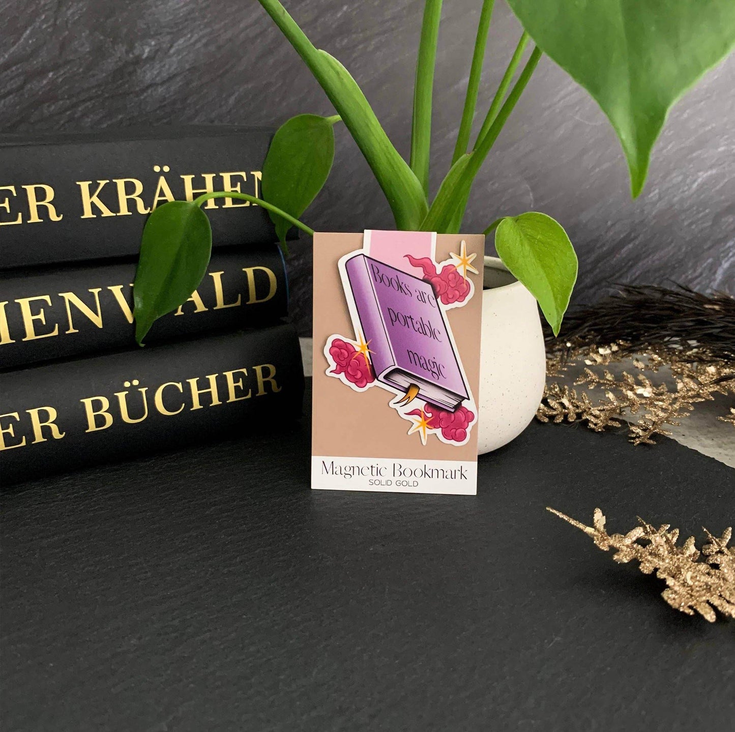 Solid Gold / Naja-Marie Baumann - Draagbare magie - Magnetische bladwijzer - The Dreamer's Bookshop.