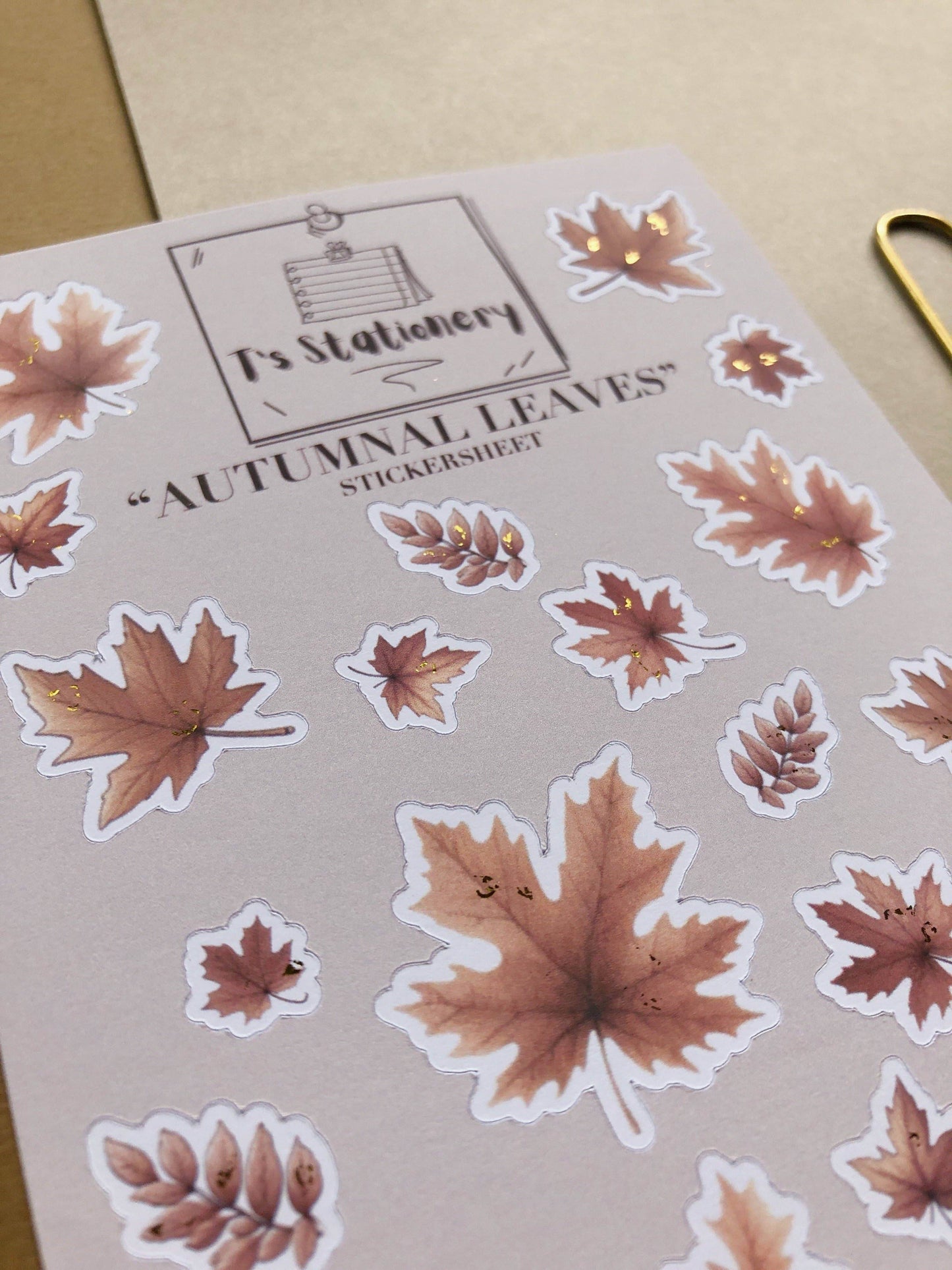 T's Stationery - Stickervel „Autumnal Leaves” in goudfolie (kastanjebruin) - The Dreamer's Bookshop.