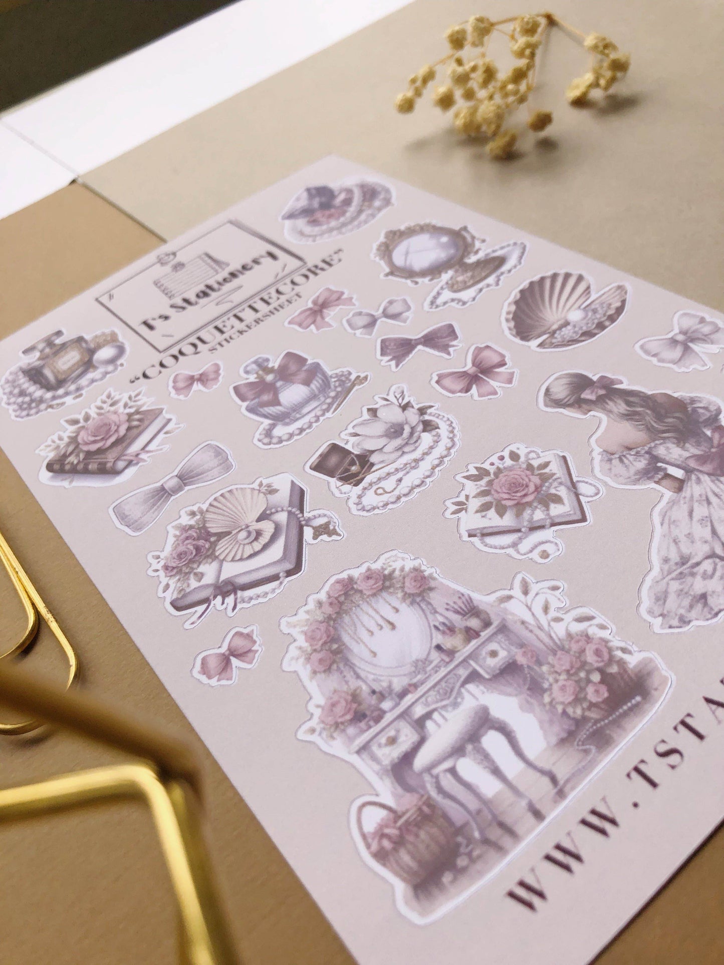 T's Stationery - Stickervel „Coquettecore” - The Dreamer's Bookshop.