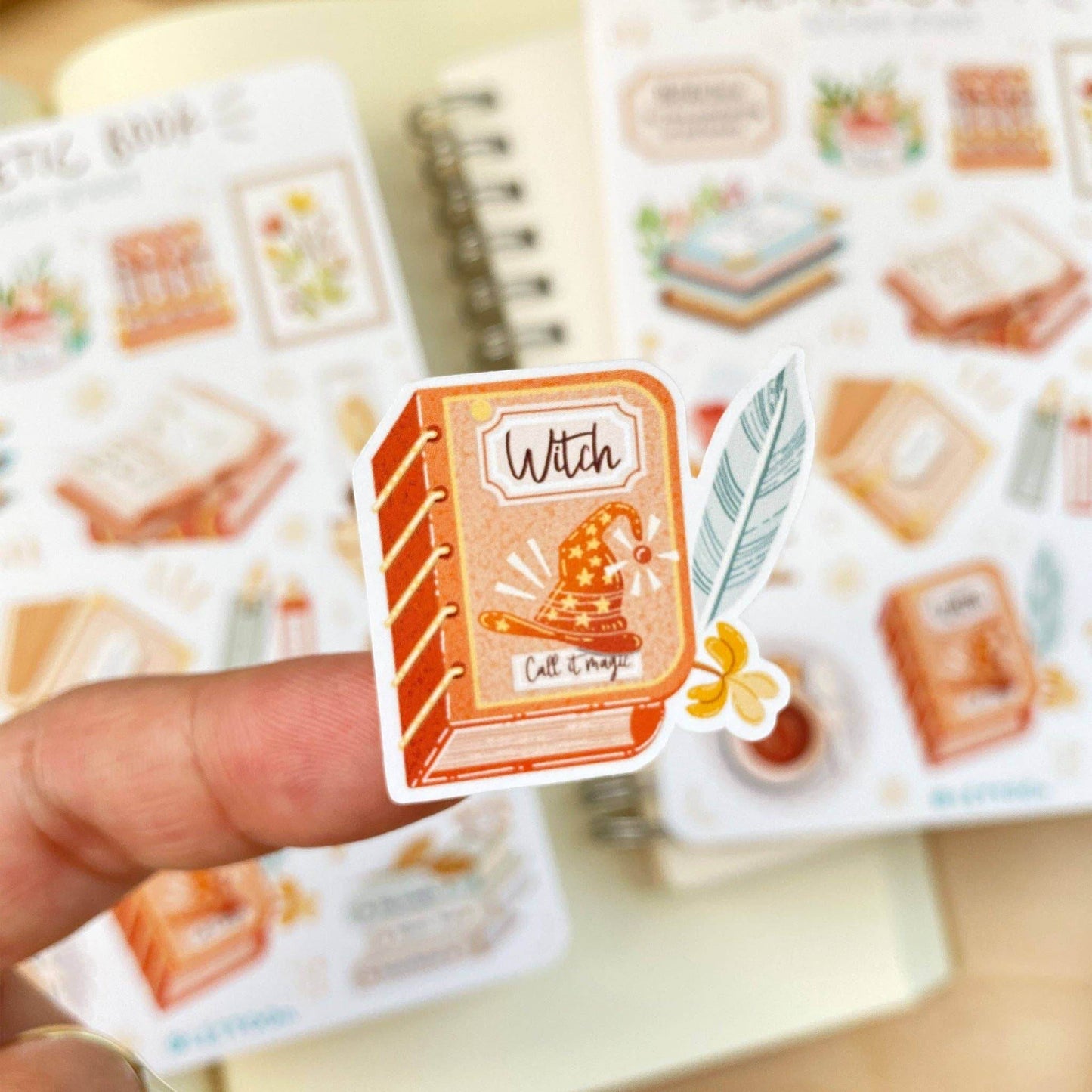LETTOOn - Stickervel - Esthetisch boek - The Dreamer's Bookshop.