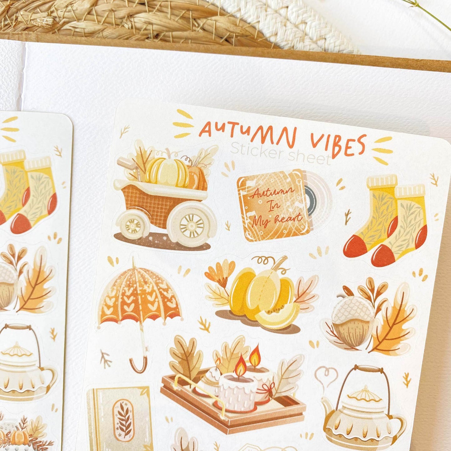 LETTOOn - Stickervel - Autumn in my Heart - The Dreamer's Bookshop.
