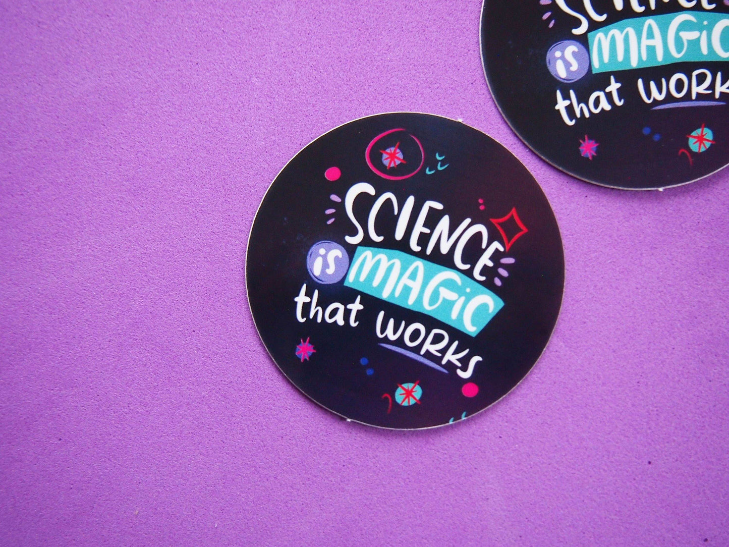 Irene Renon illustrations - Wetenschapsstickers, laptopsticker, wetenschap is magie die werkt - The Dreamer's Bookshop.