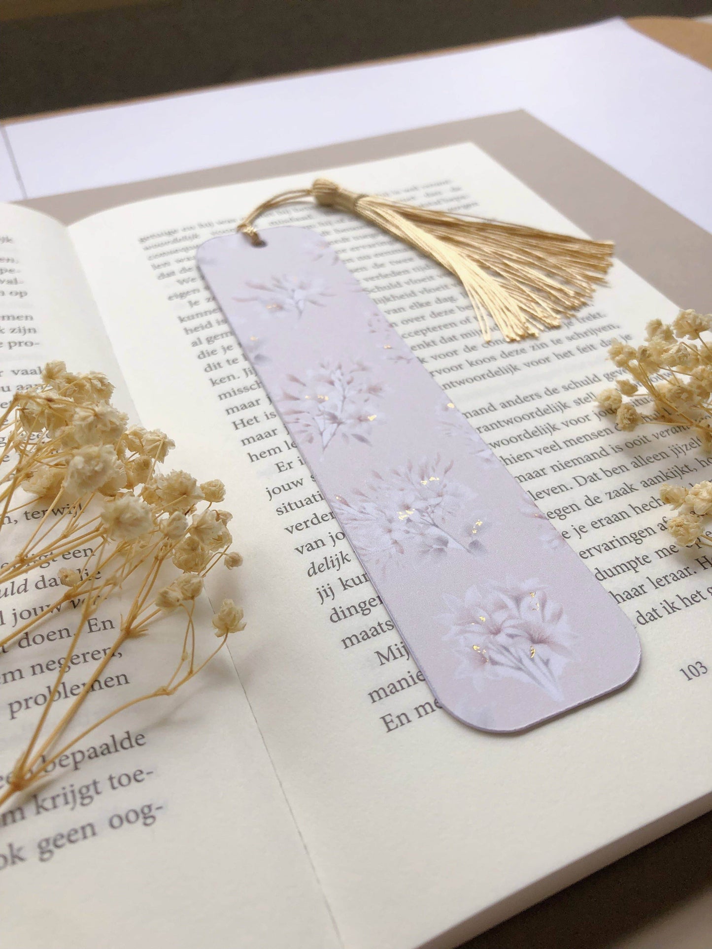 T's Stationery - „Gouden verijdelde bladwijzer met boomjasmijnbloemen” - The Dreamer's Bookshop.