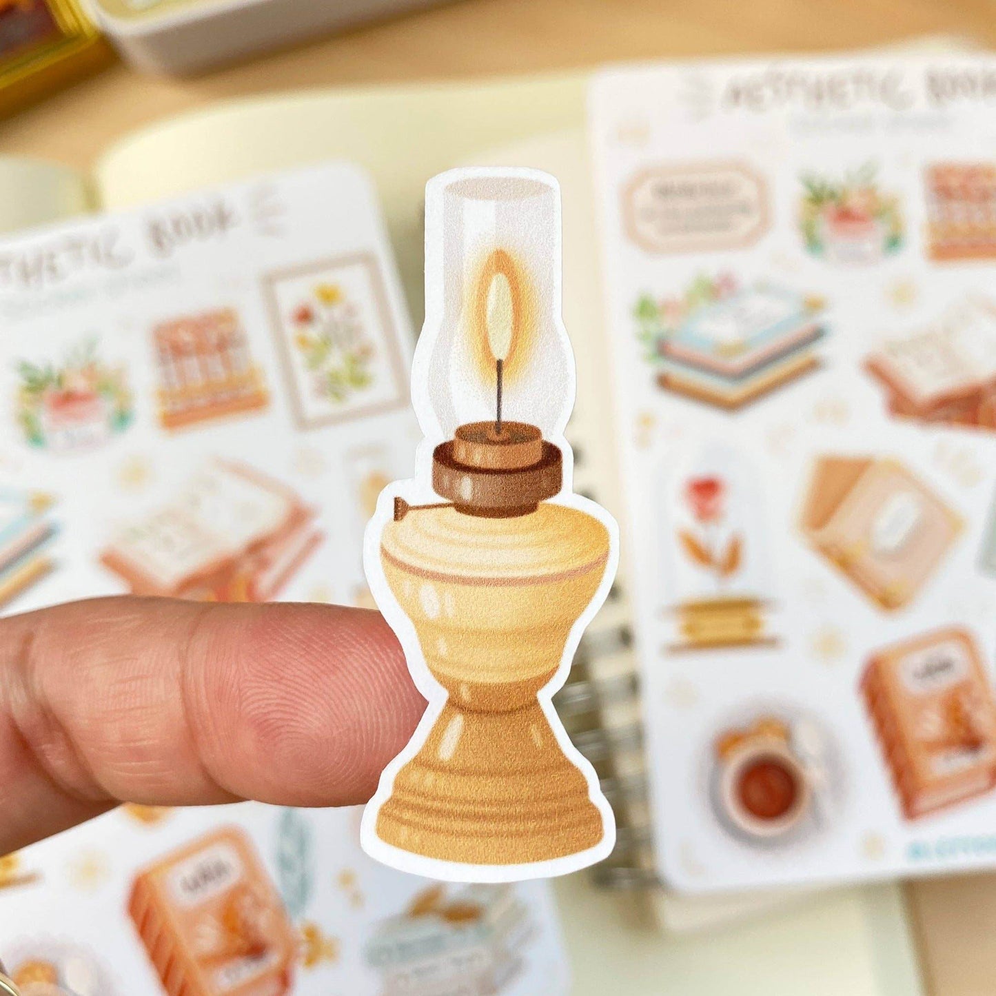 LETTOOn - Stickervel - Esthetisch boek - The Dreamer's Bookshop.