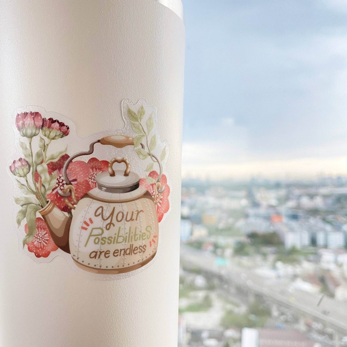 LETTOOn - Doorzichtige vinylsticker - Theepot met bloemen - The Dreamer's Bookshop.
