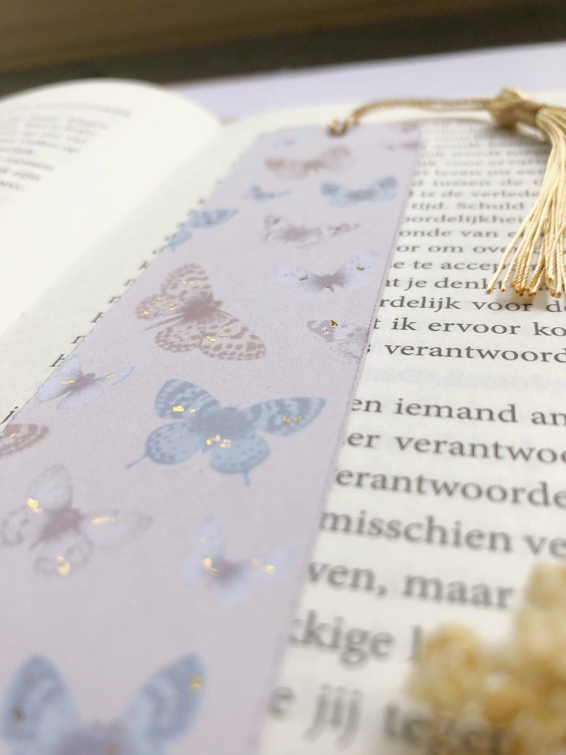 T's Stationery - „Gouden verijdelde bladwijzer met vlinders” - The Dreamer's Bookshop.