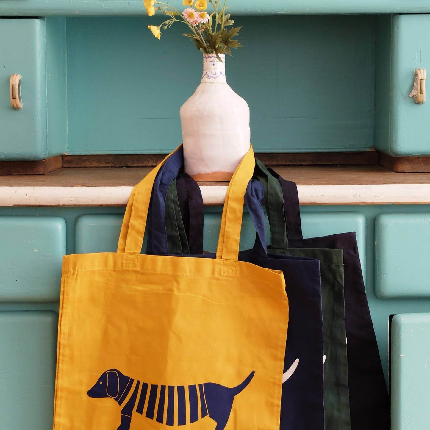 Wonder Of Today - Handbedrukte stoffen tas met teckelmotief marine - The Dreamer's Bookshop.