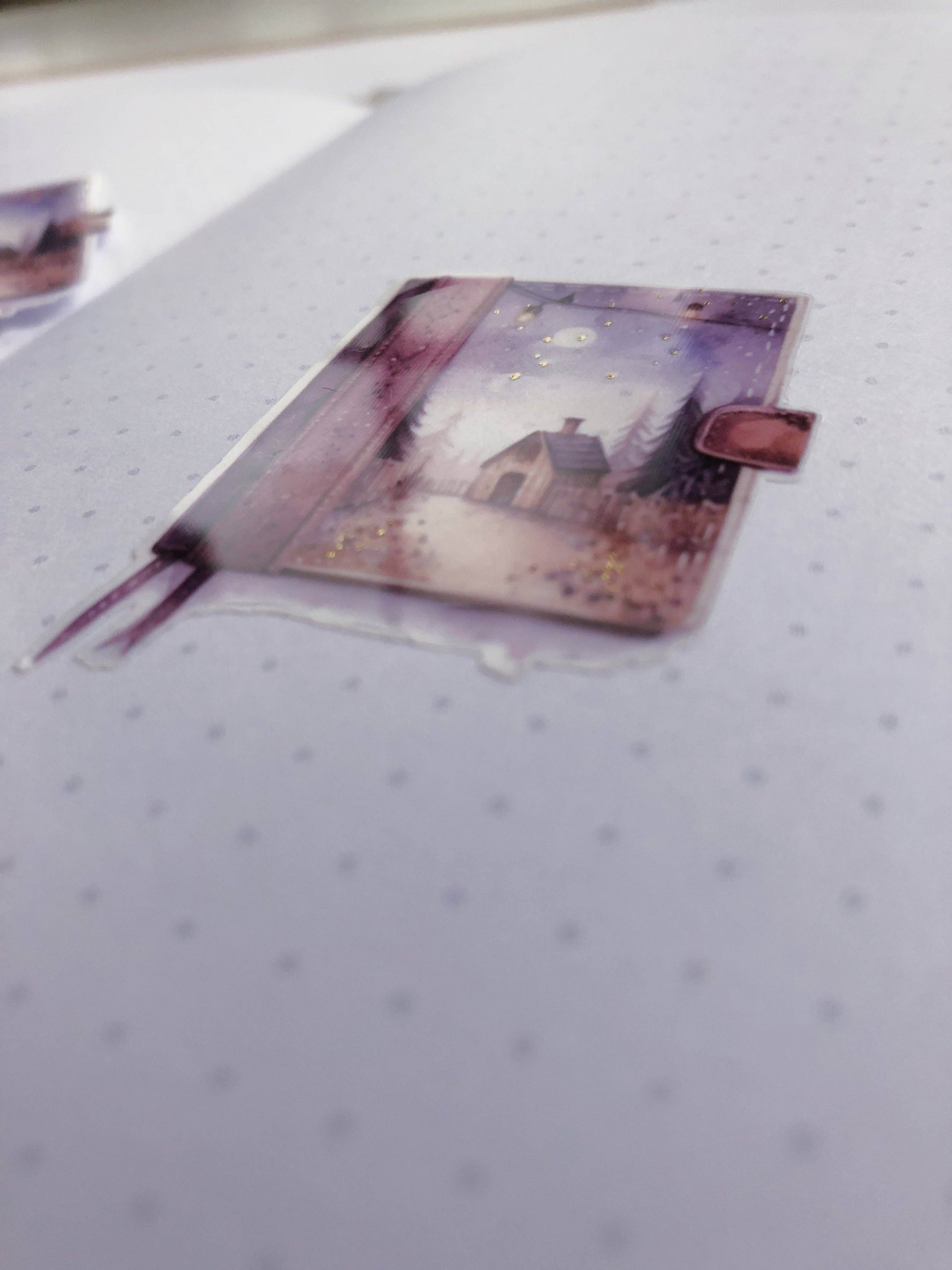 T's Stationery - Uitgestanste PET-sticker „Dreamy Cottage Journal” - The Dreamer's Bookshop.