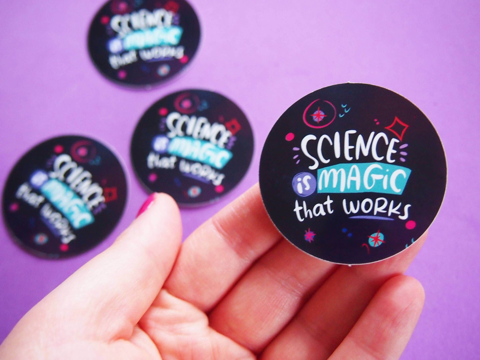 Irene Renon illustrations - Wetenschapsstickers, laptopsticker, wetenschap is magie die werkt - The Dreamer's Bookshop.