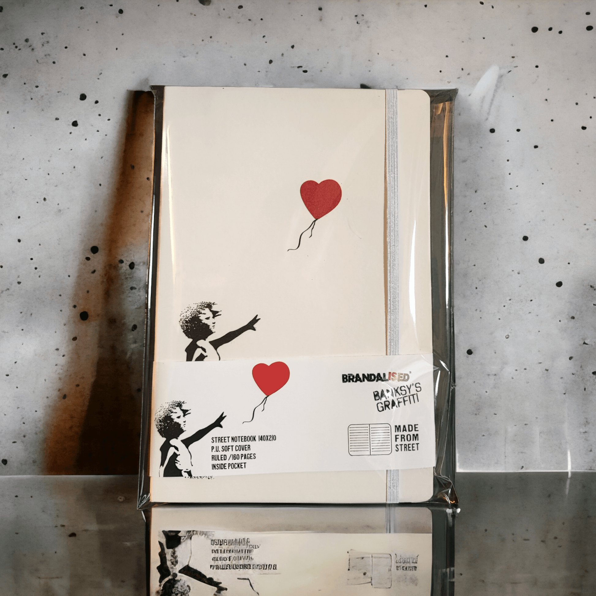 Banksy's Graffiti - Banksy A5 Soft-Touch Notitieboek - Meisje met rode ballon - The Dreamer's Bookshop.