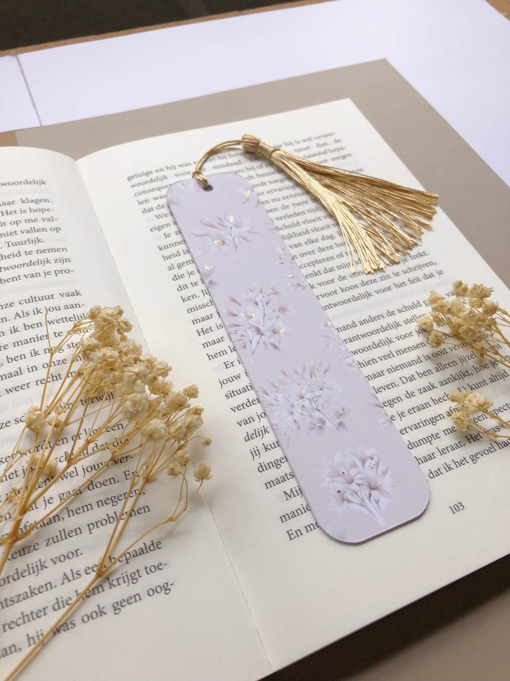 T's Stationery - „Gouden verijdelde bladwijzer met boomjasmijnbloemen” - The Dreamer's Bookshop.