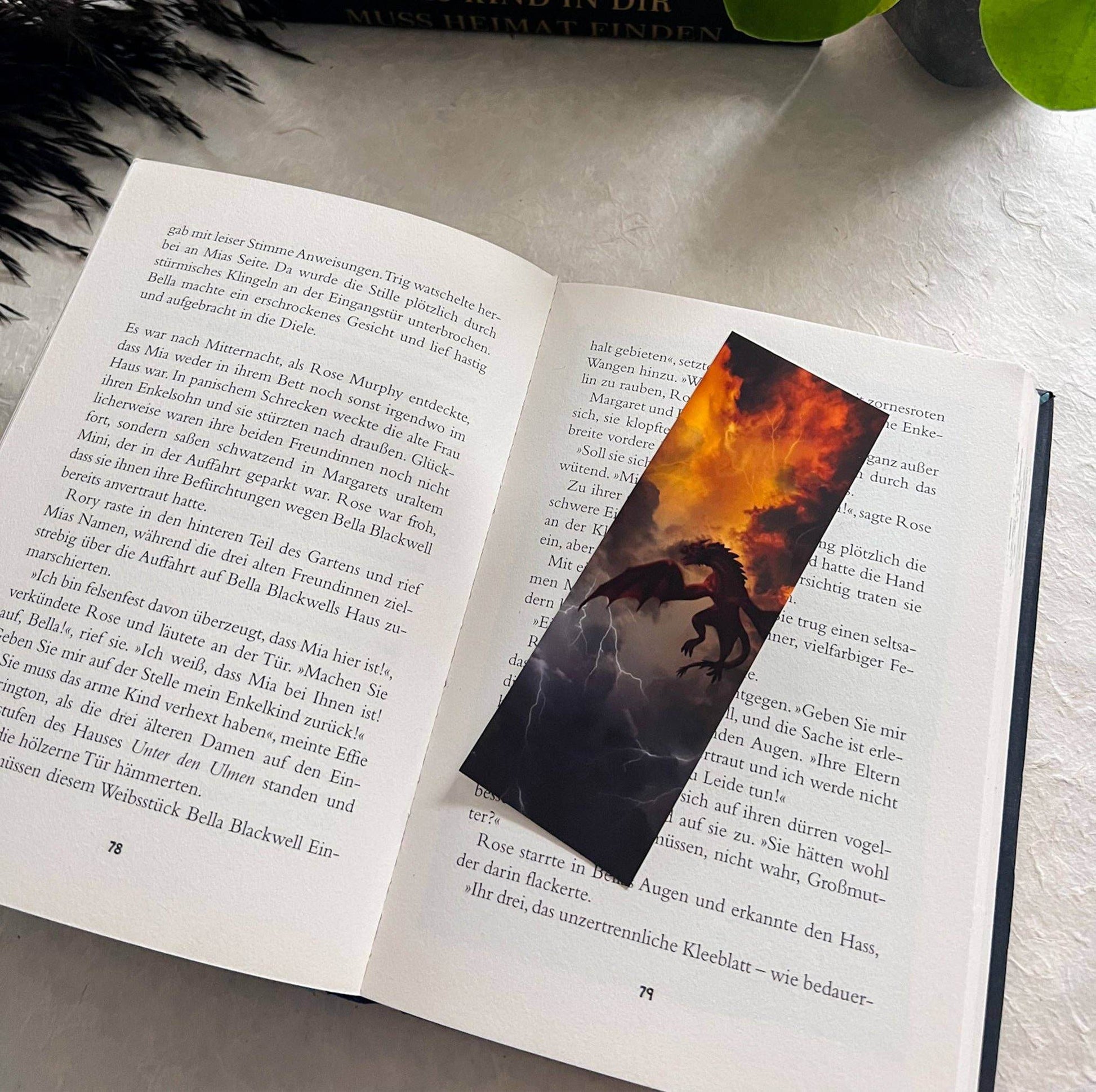 Solid Gold / Naja-Marie Baumann - Fire Dragon - Boekenlegger - The Dreamer's Bookshop.