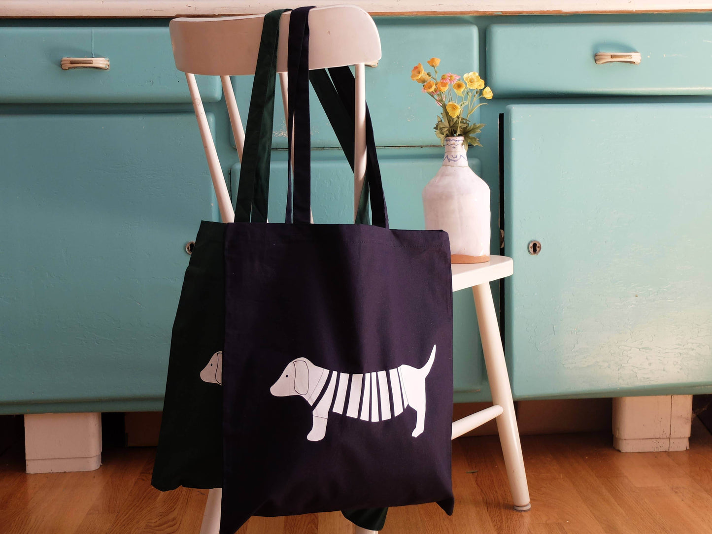 Wonder Of Today - Handbedrukte stoffen tas met teckelmotief marine - The Dreamer's Bookshop.
