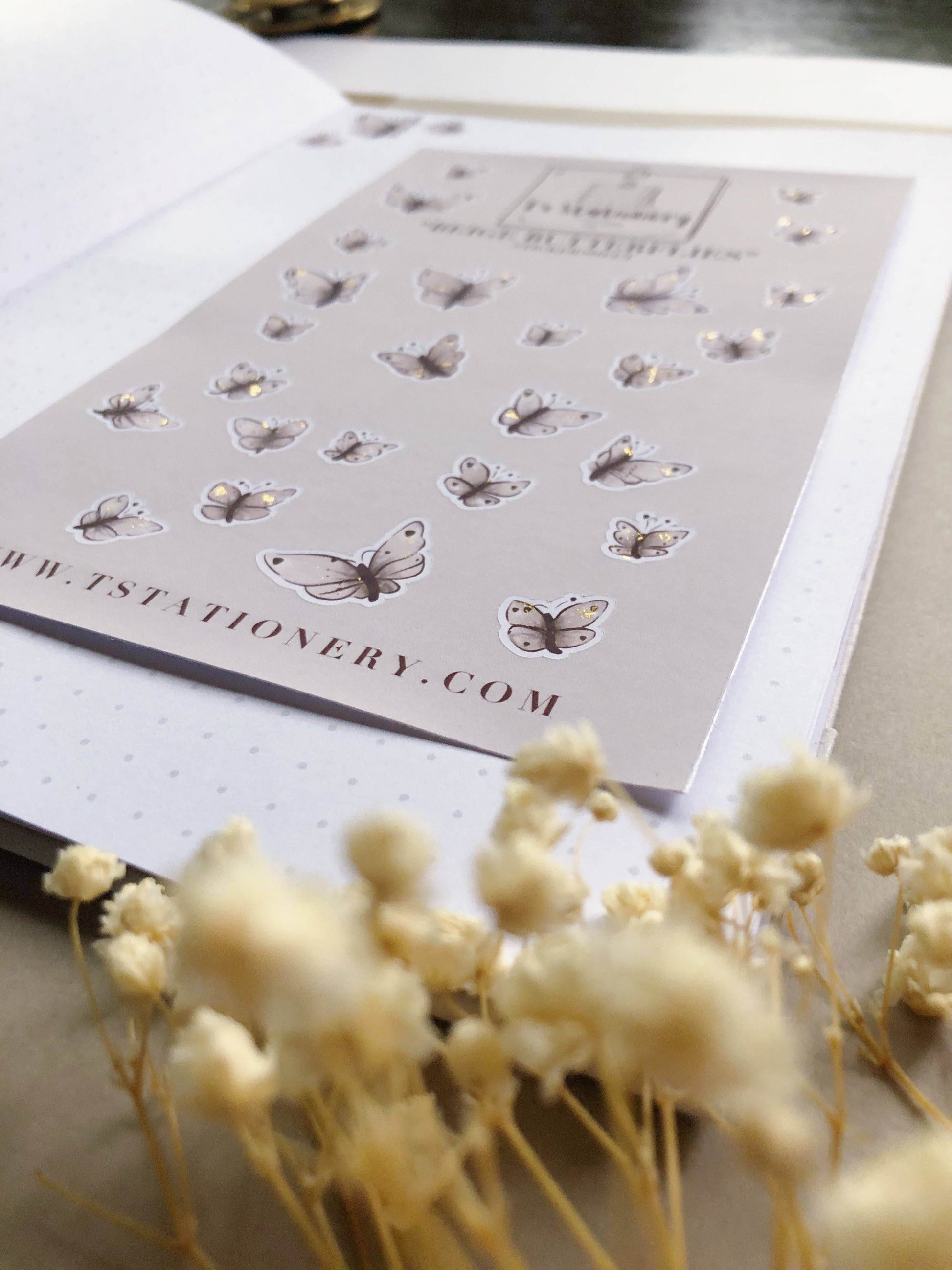 T's Stationery - „Beige en gouden vlinders” - The Dreamer's Bookshop.