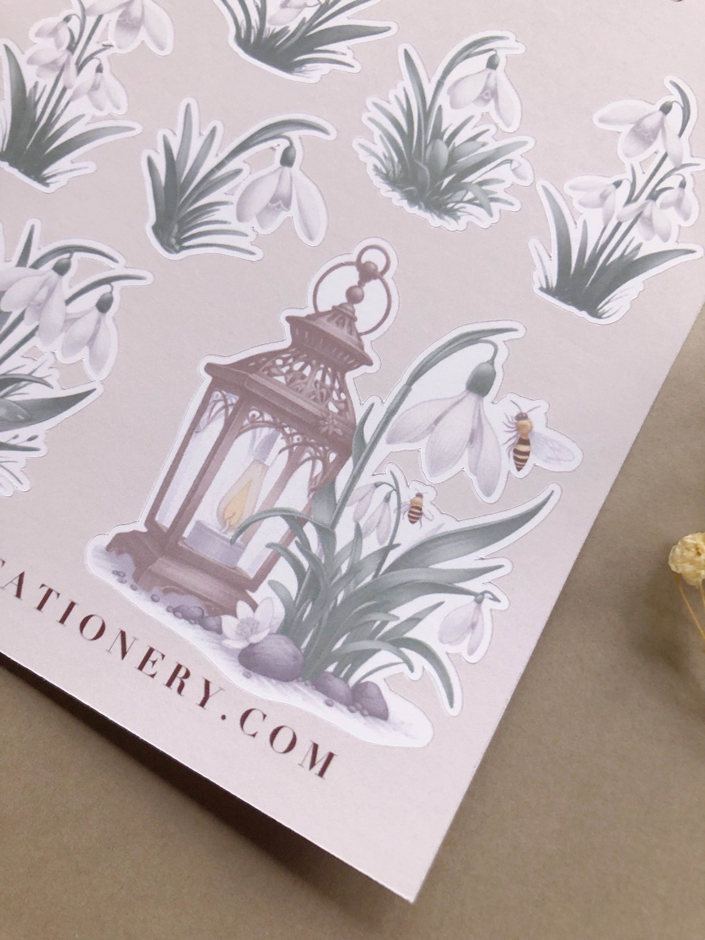 T's Stationery - Stickervel „Snowdrop Flowers” - The Dreamer's Bookshop.