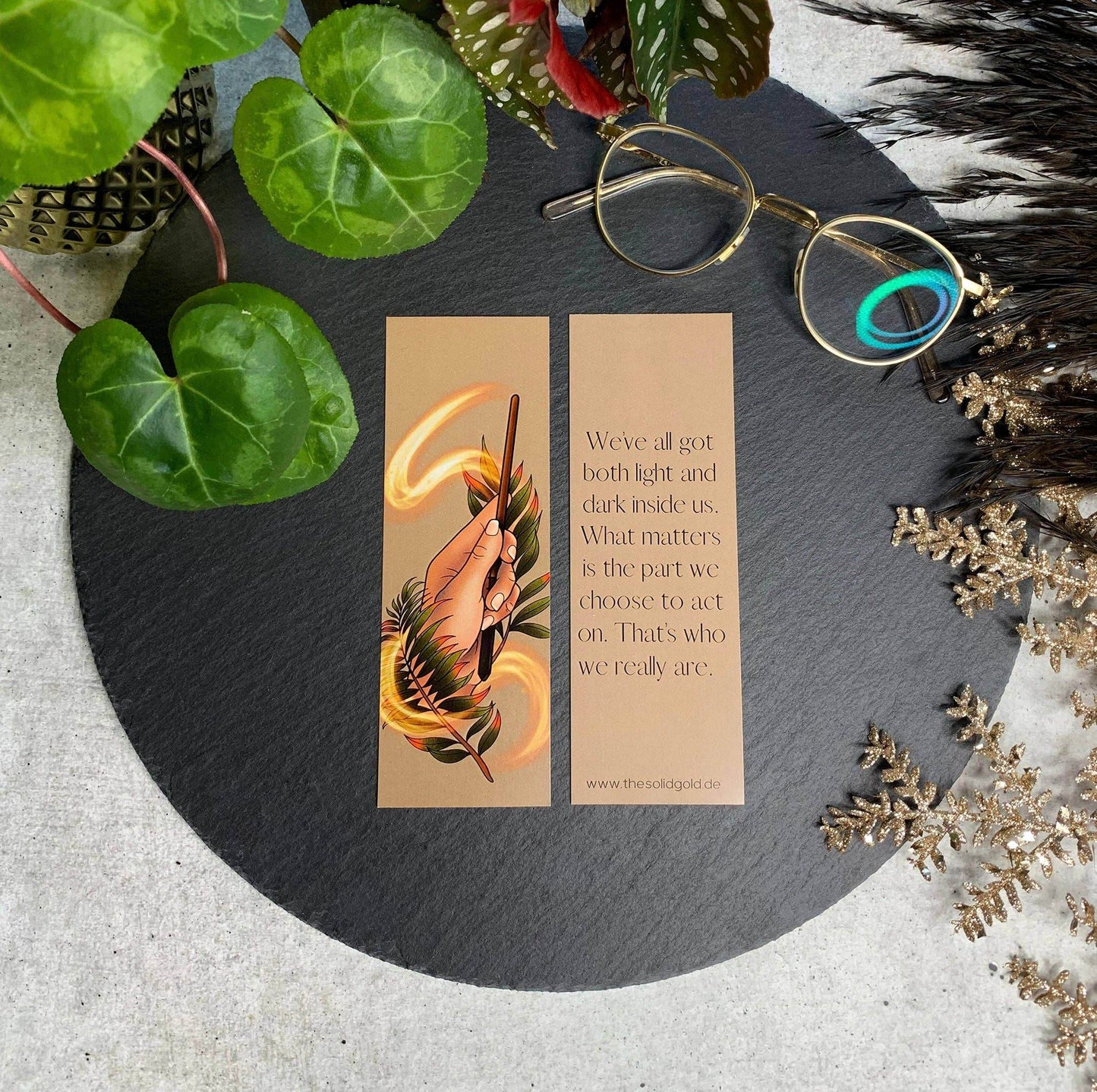 Solid Gold / Naja-Marie Baumann - Light & Dark - bladwijzer - The Dreamer's Bookshop.