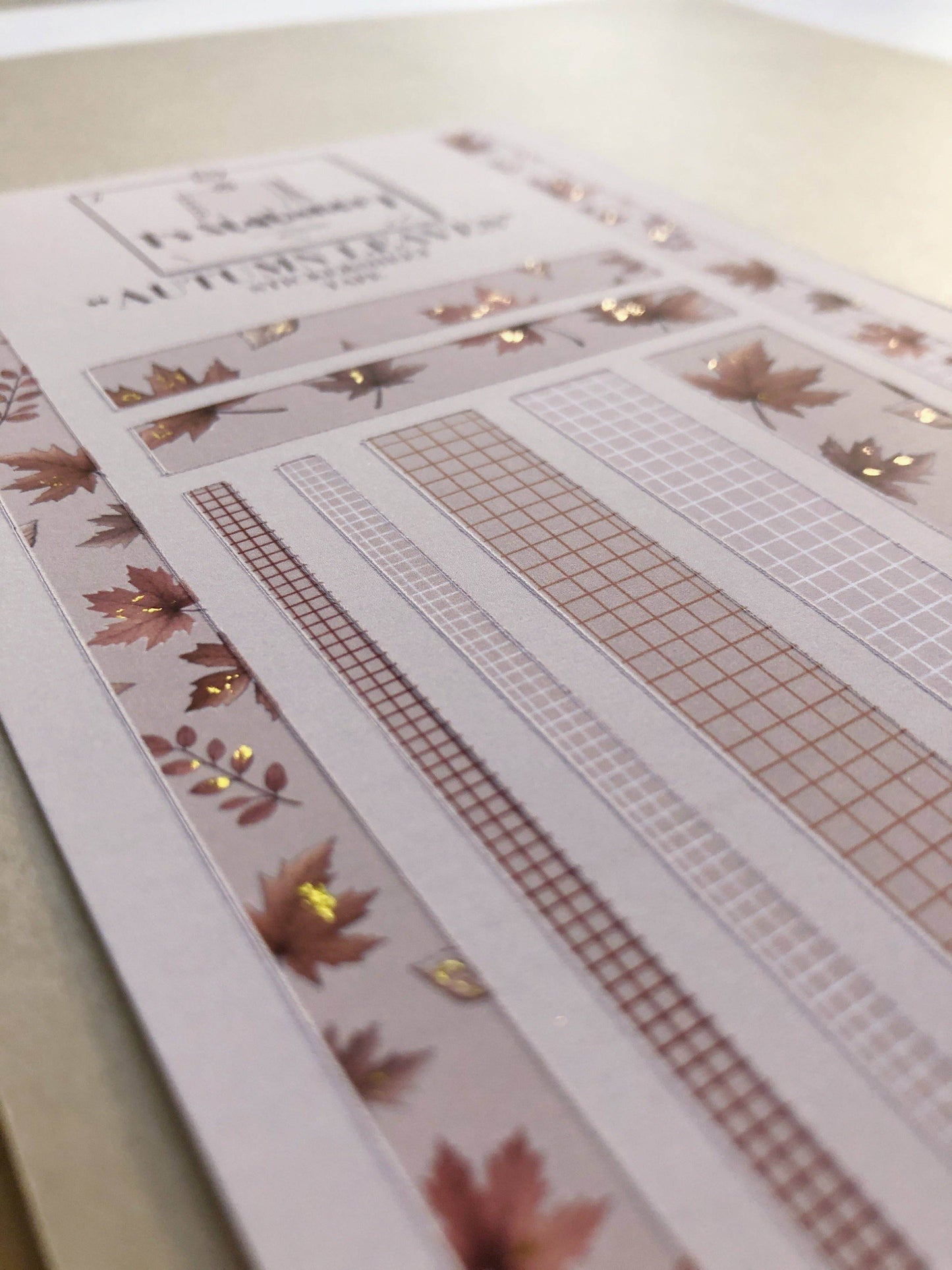 T's Stationery - Stickertape met goudfolie „Autumnal Leaves” (kastanjebruin) - The Dreamer's Bookshop.