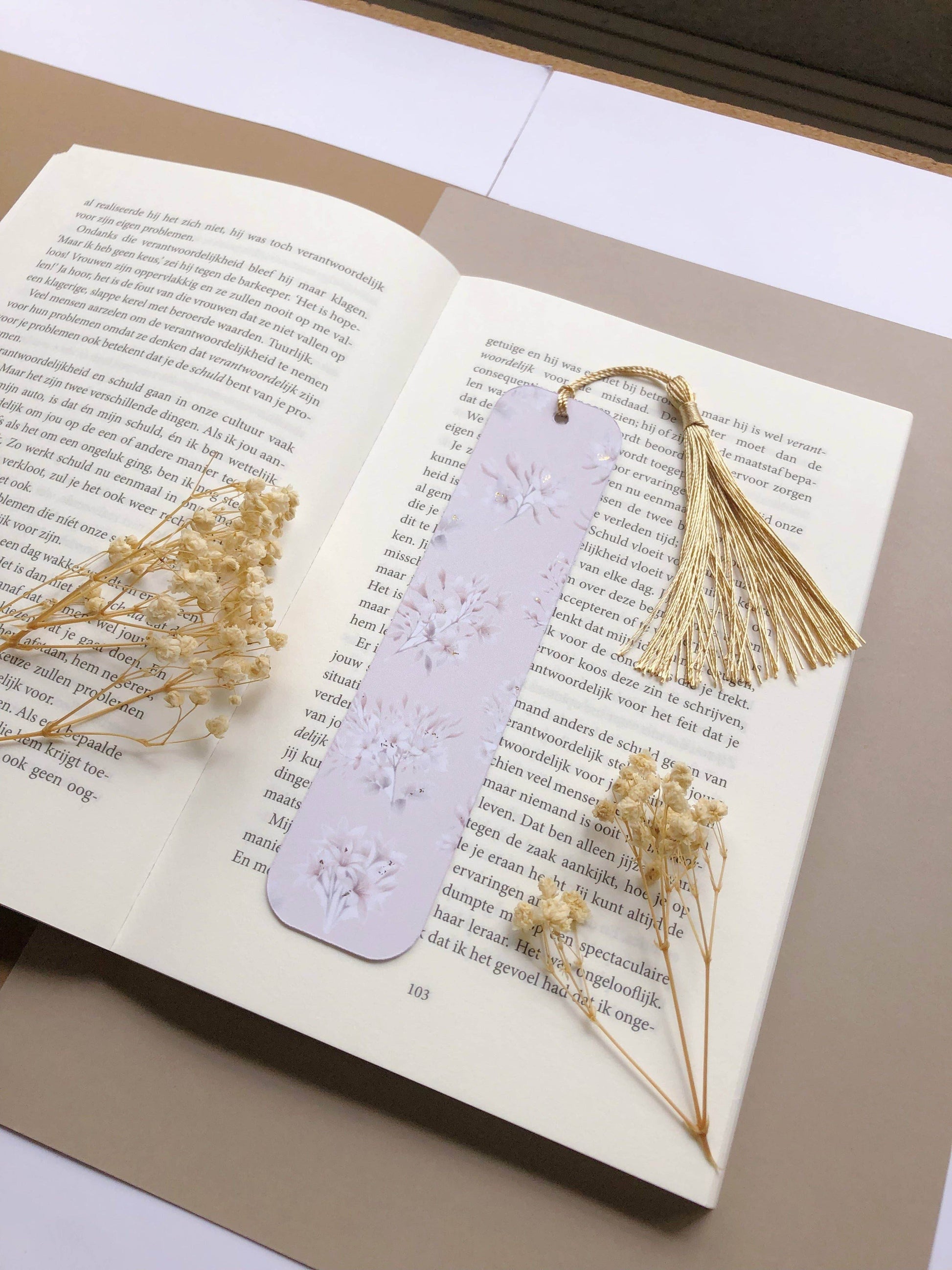 T's Stationery - „Gouden verijdelde bladwijzer met boomjasmijnbloemen” - The Dreamer's Bookshop.
