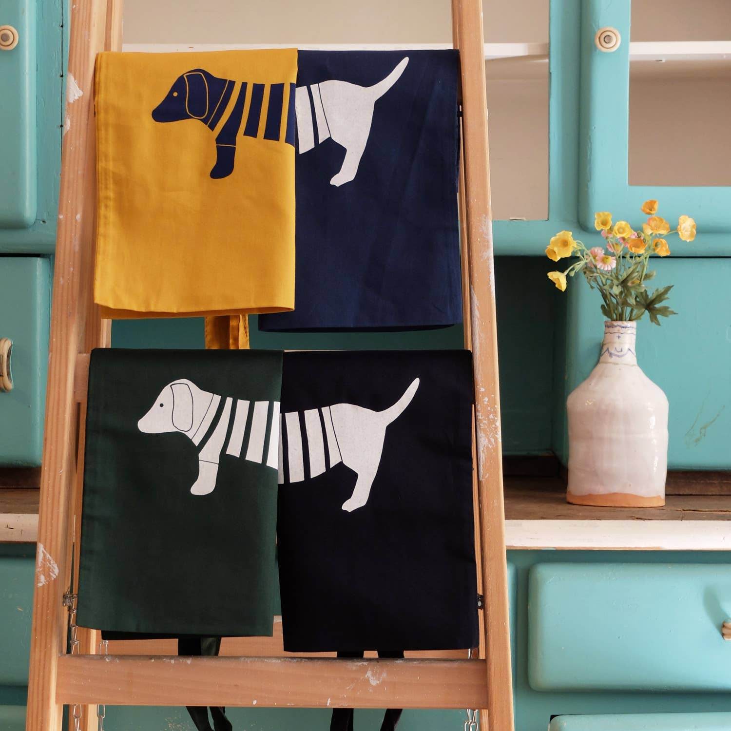 Wonder Of Today - Handbedrukte stoffen tas met teckelmotief marine - The Dreamer's Bookshop.