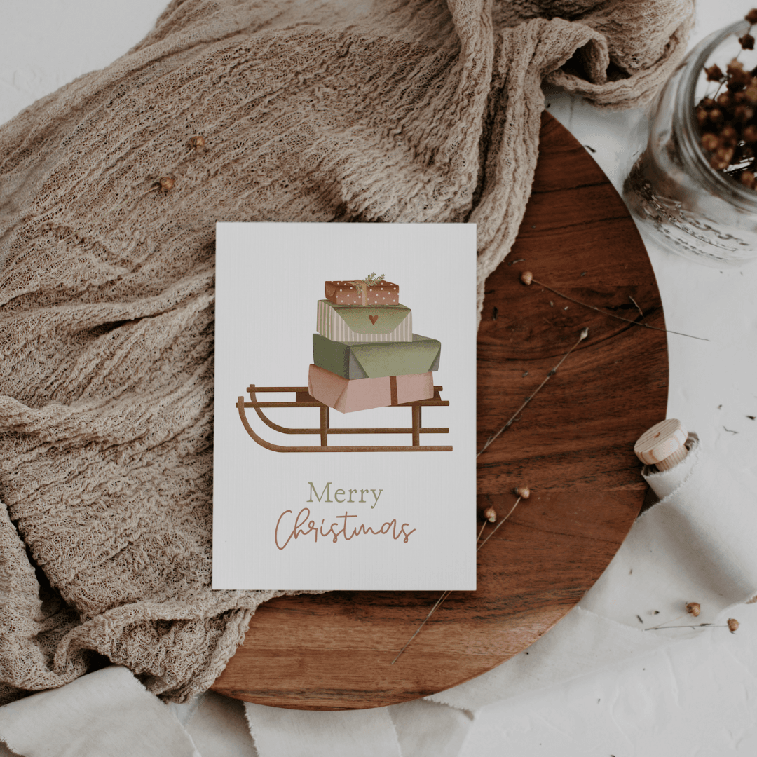 Tilda&Theo - Kerstkaart slee cadeaus - Kerstkaart - The Dreamer's Bookshop.