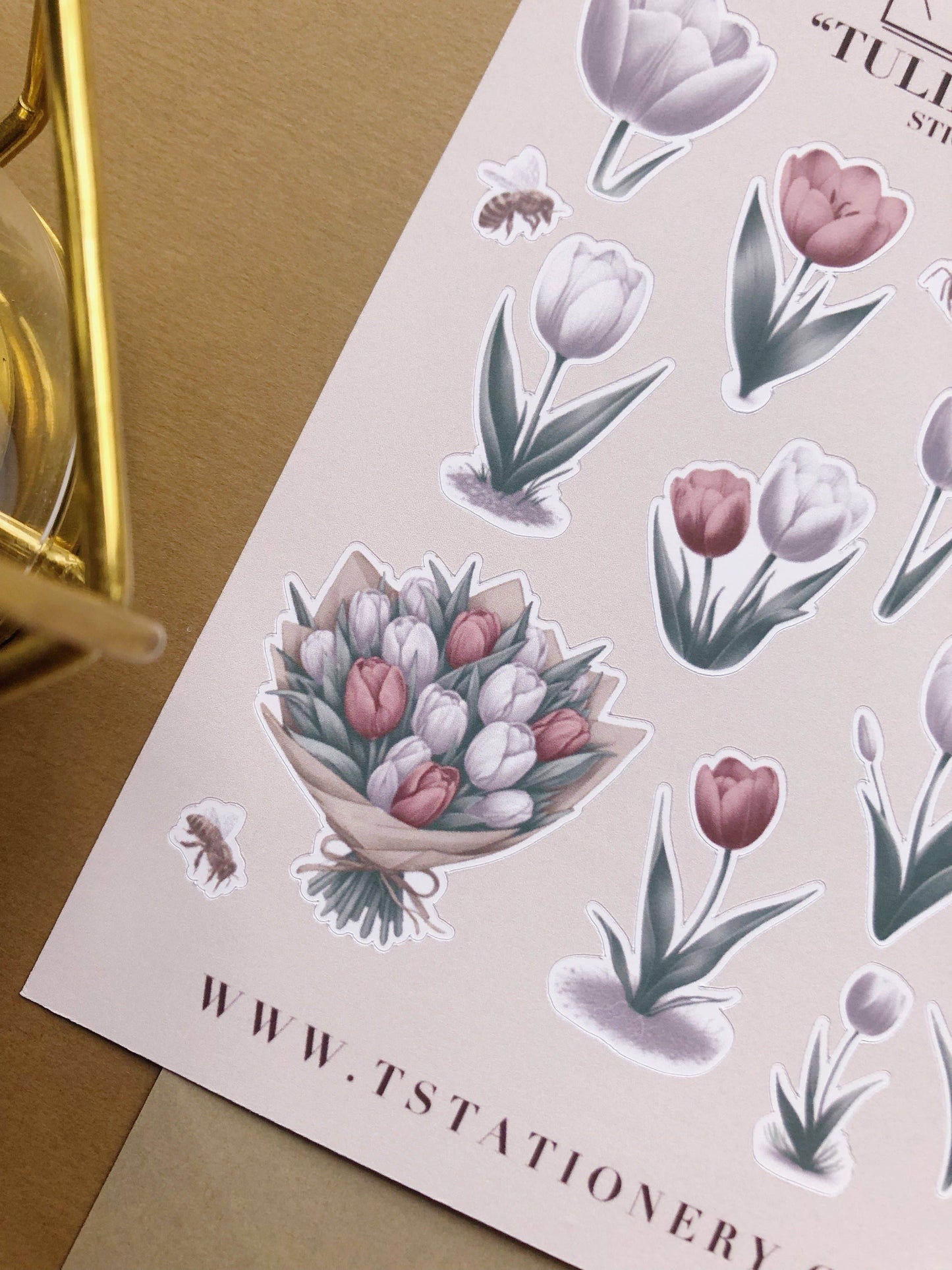 T's Stationery - Stickervel „Tulips 'n Bees” - The Dreamer's Bookshop.