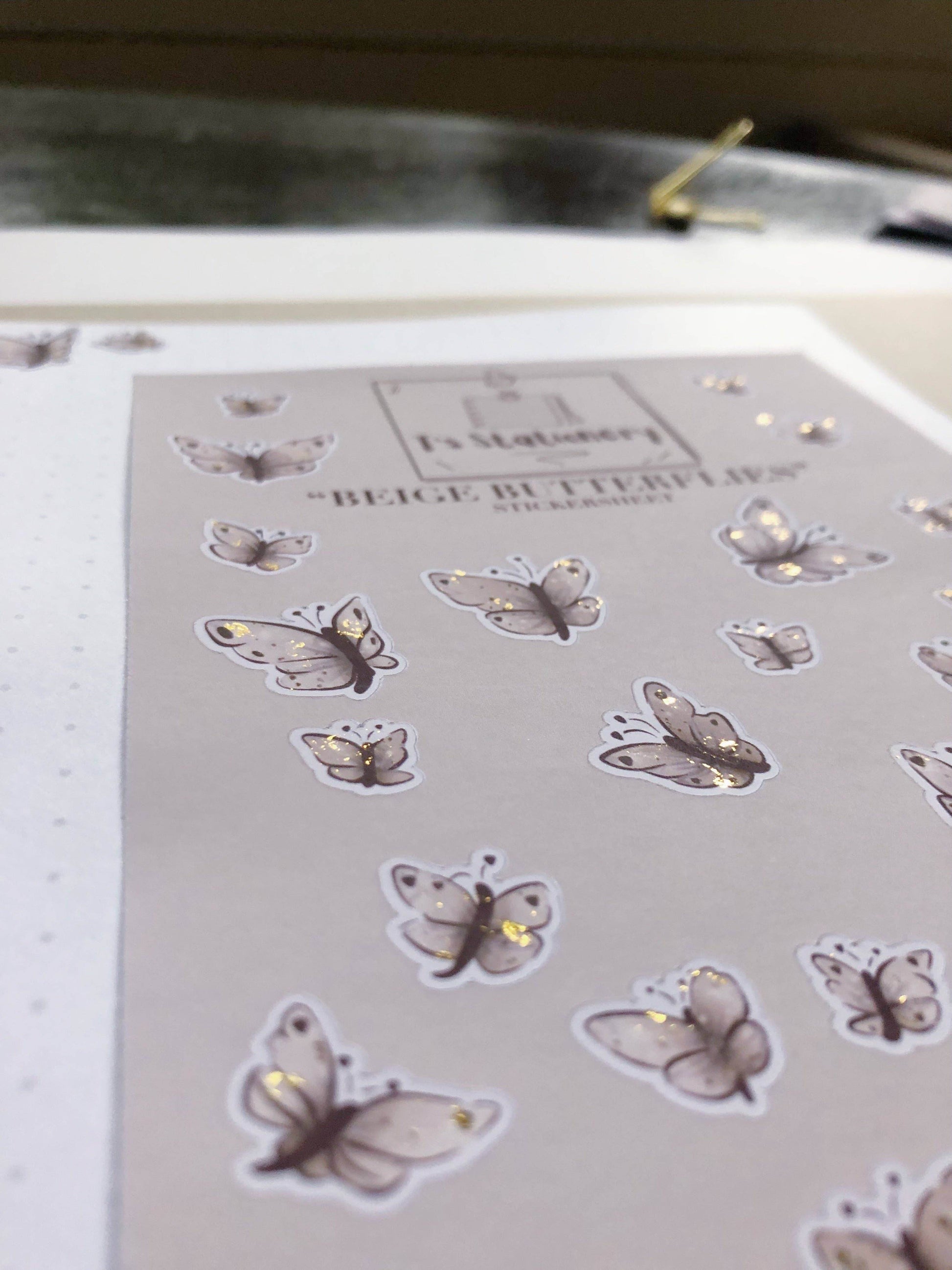 T's Stationery - „Beige en gouden vlinders” - The Dreamer's Bookshop.