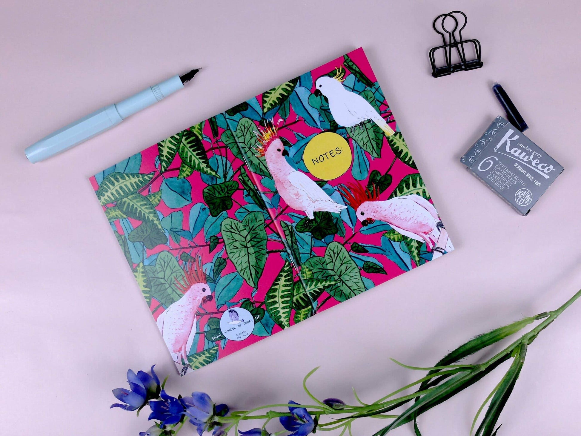 Wonder Of Today - A6 notitieboek voor roze papegaaien - The Dreamer's Bookshop.