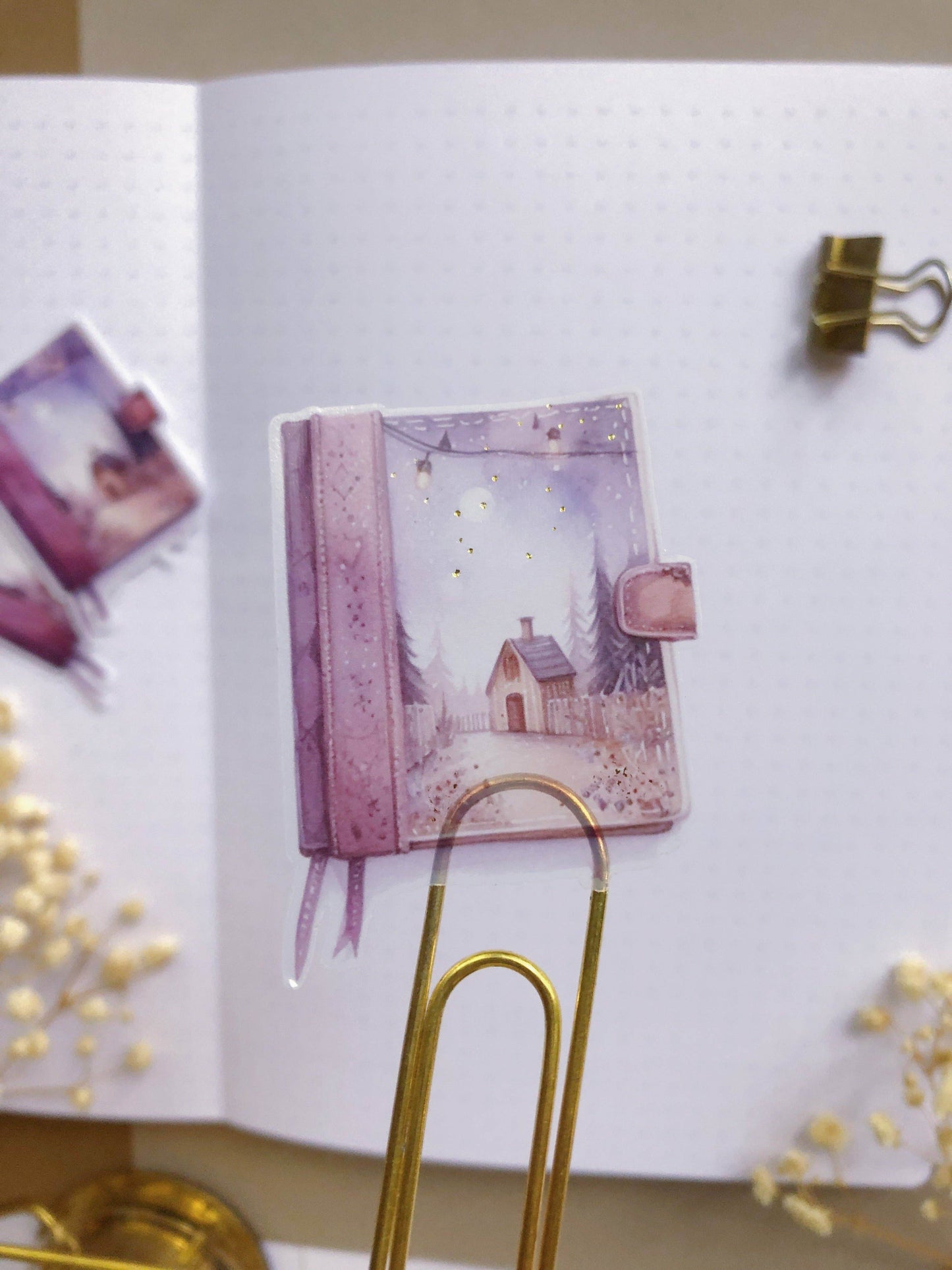 T's Stationery - Uitgestanste PET-sticker „Dreamy Cottage Journal” - The Dreamer's Bookshop.