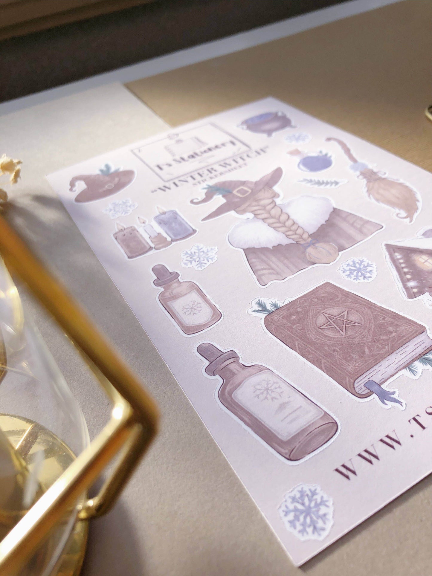T's Stationery - „Winterheks” - The Dreamer's Bookshop.