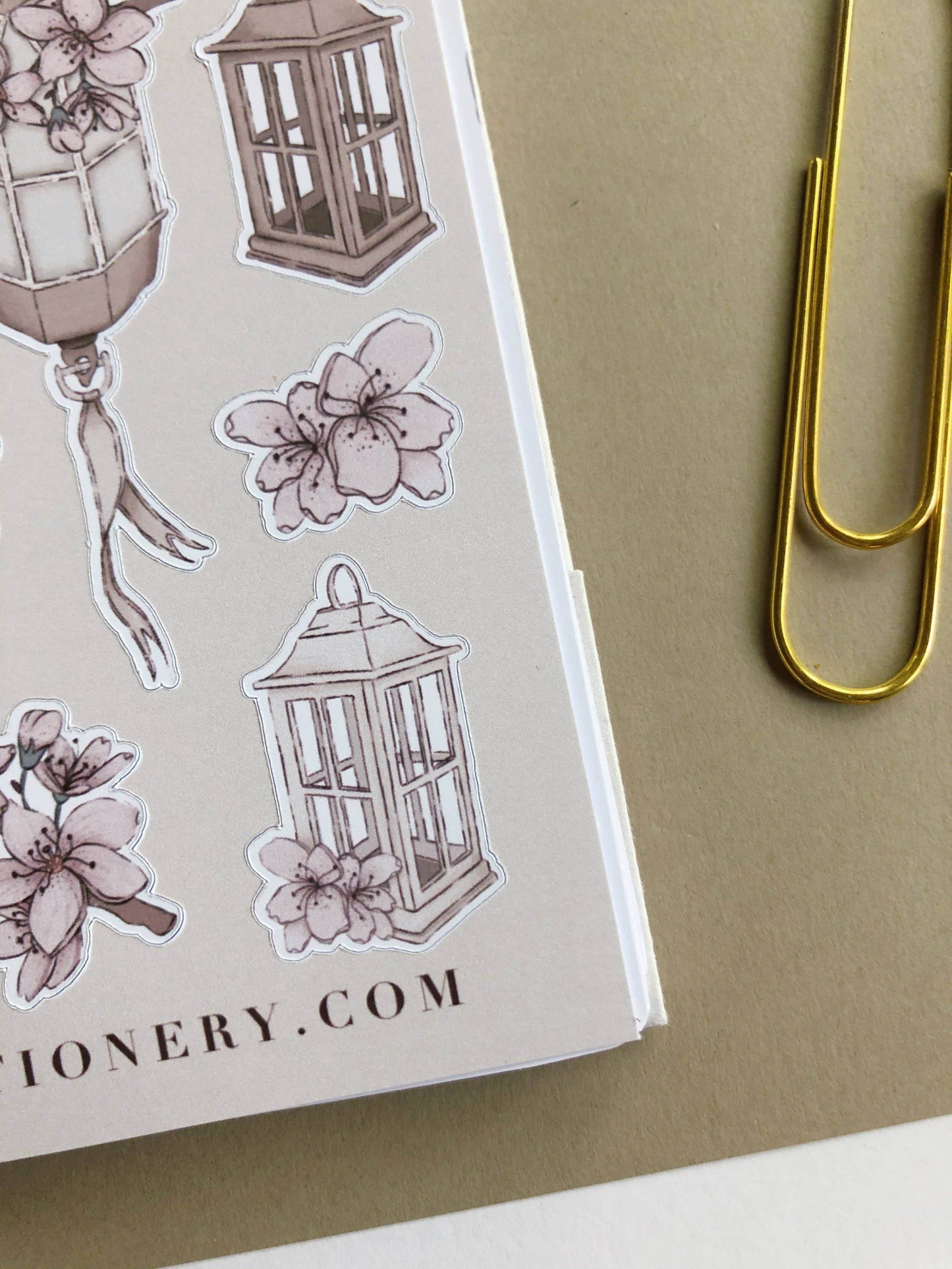 T's Stationery - „Sakura-lantaarns” - The Dreamer's Bookshop.