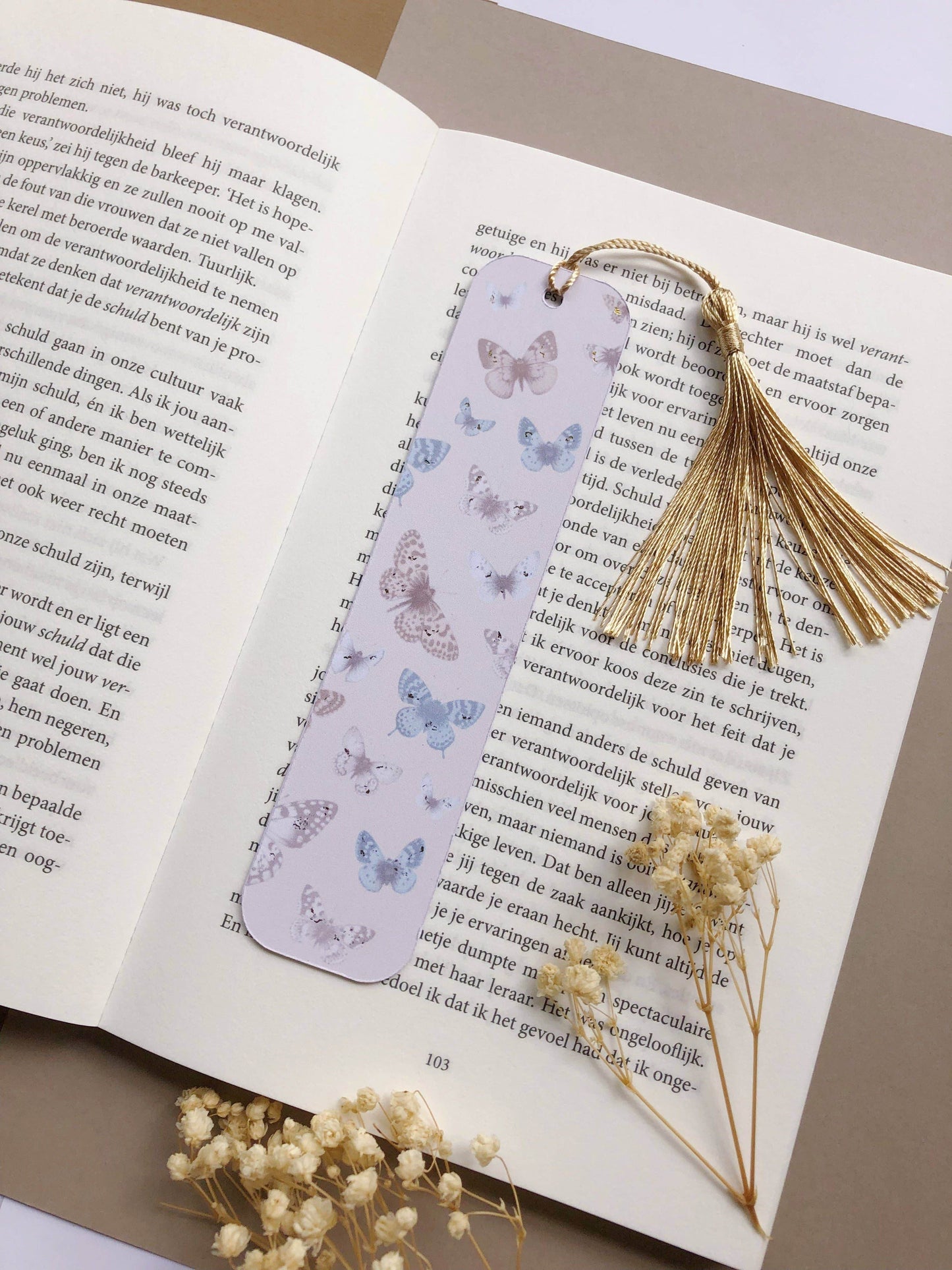 T's Stationery - „Gouden verijdelde bladwijzer met vlinders” - The Dreamer's Bookshop.