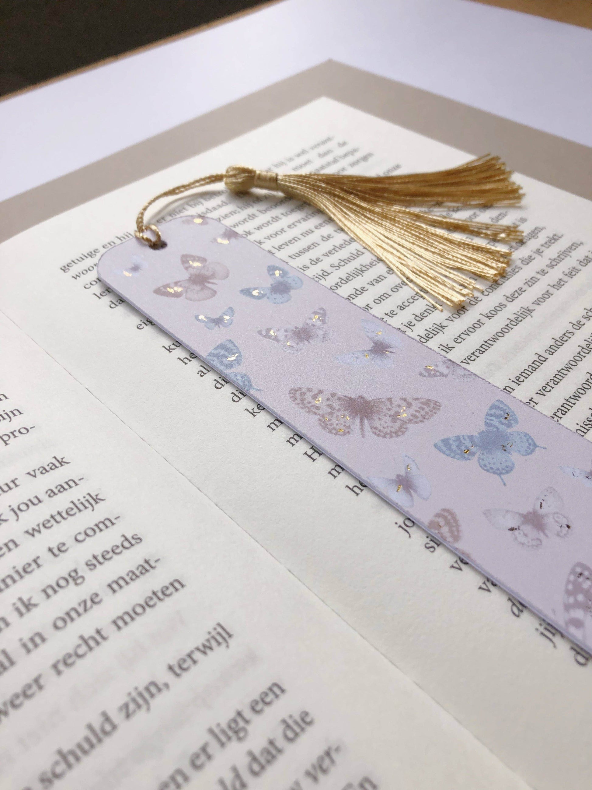 T's Stationery - „Gouden verijdelde bladwijzer met vlinders” - The Dreamer's Bookshop.