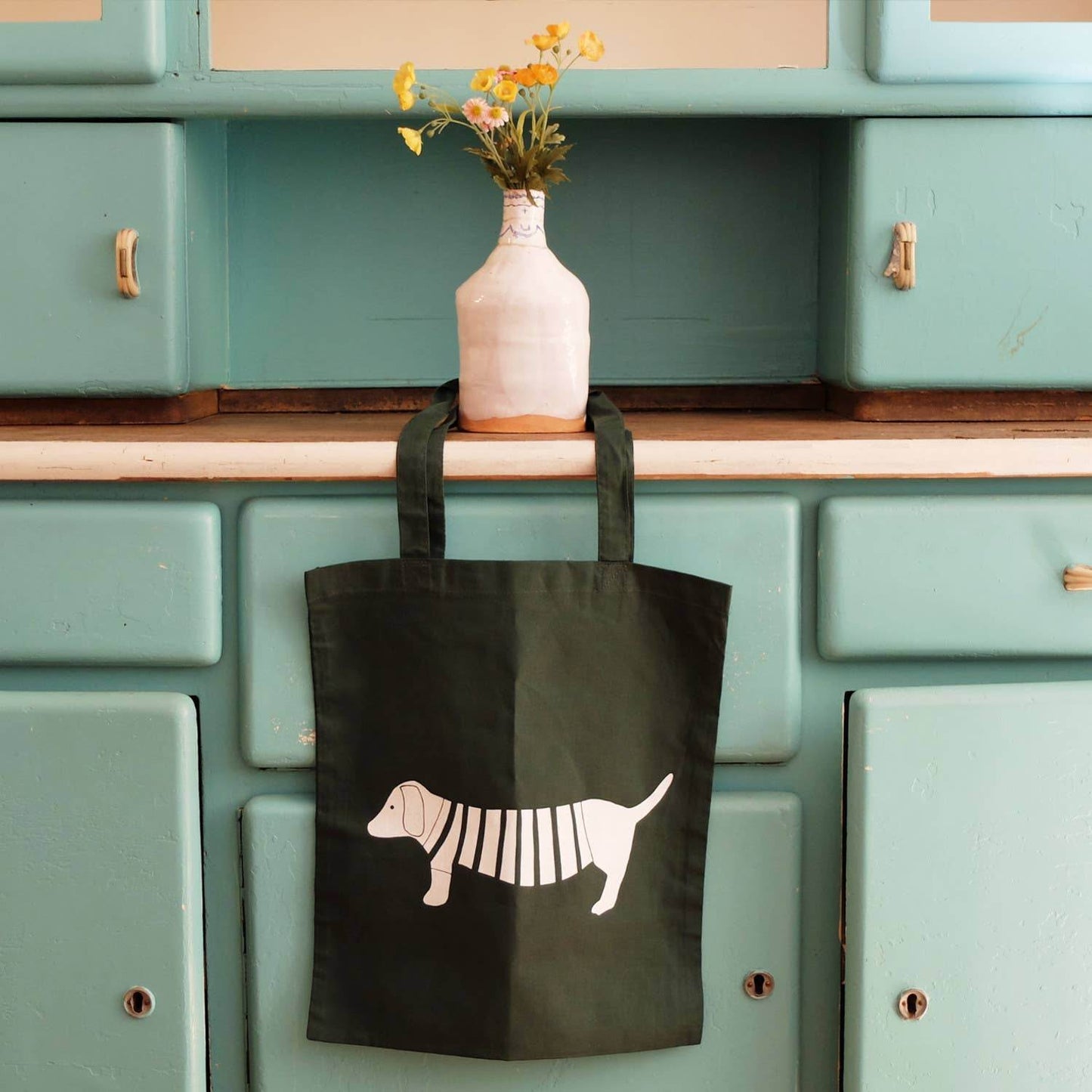 Wonder Of Today - Handbedrukte stoffen tas met groen teckelmotief - The Dreamer's Bookshop.