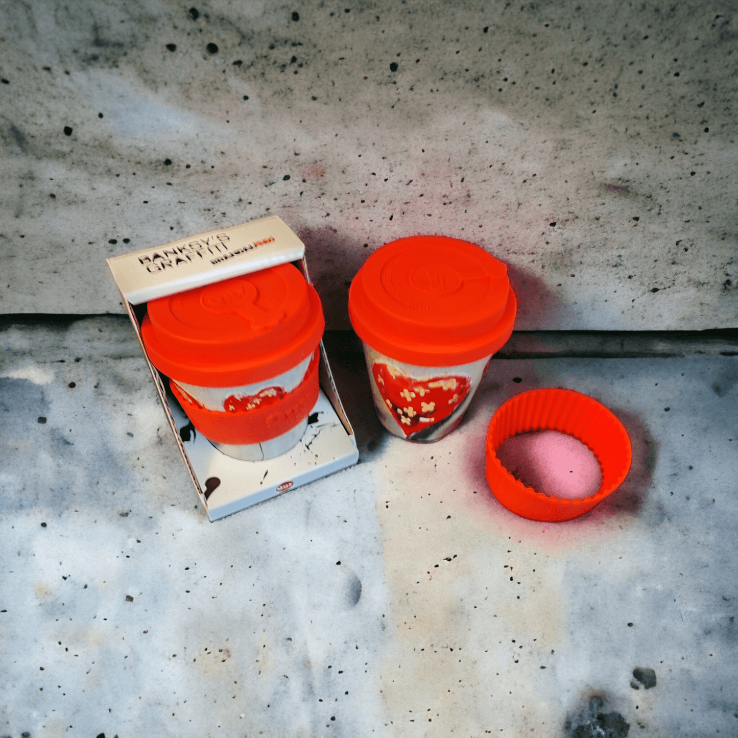 Banksy's Graffiti - Banksy Travel Cup RPET 230 ml - Hartverband - The Dreamer's Bookshop.