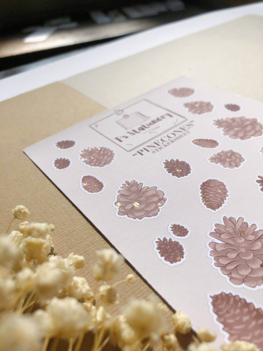 T's Stationery - „Pinecones van goudfolie” - The Dreamer's Bookshop.