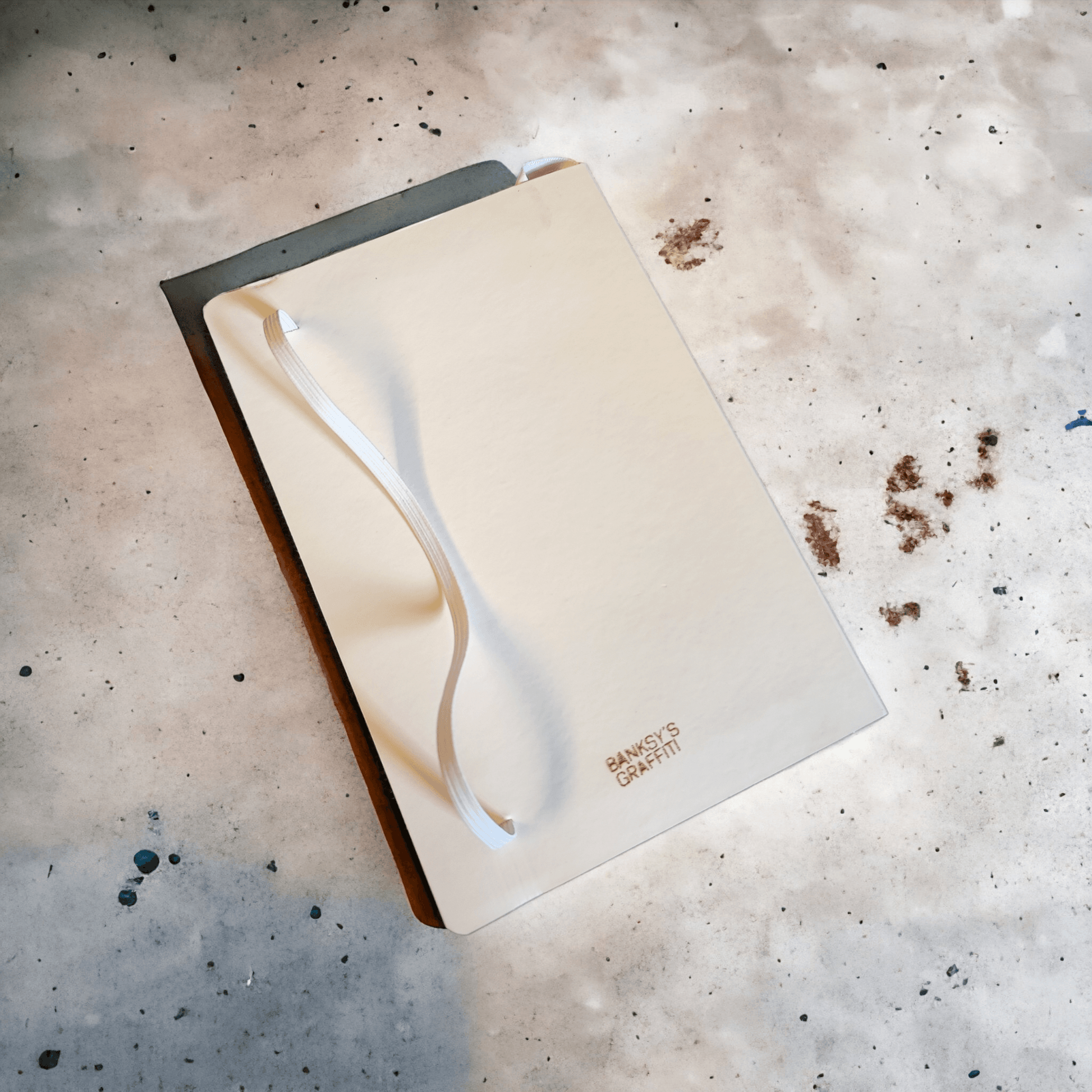Banksy's Graffiti - Banksy A5 Soft-Touch Notitieboek - Meisje met rode ballon - The Dreamer's Bookshop.